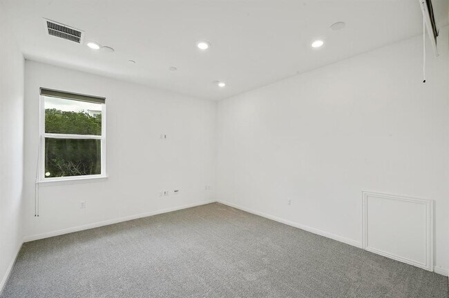 Building Photo - 12308 Simmental Dr