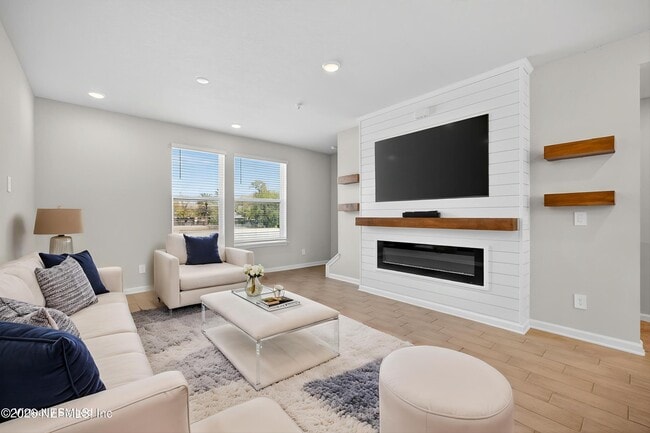 Building Photo - 1093 Farwell St