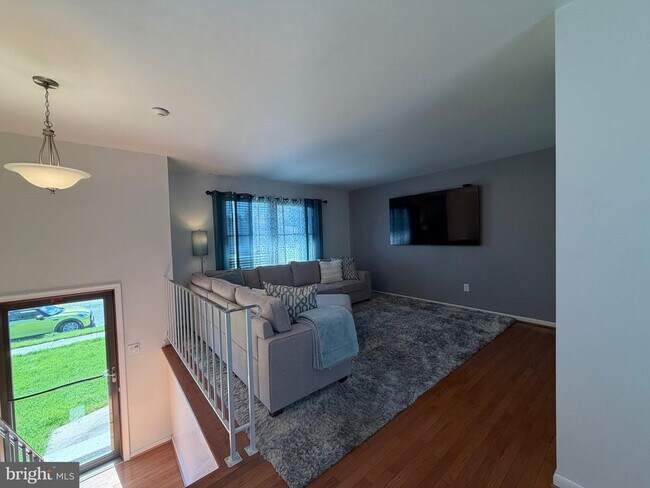 Building Photo - 18 Jameson Ln