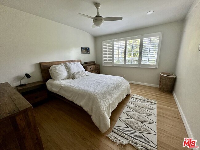 Building Photo - 22428 Victory Blvd