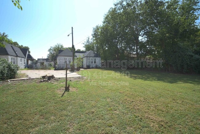 Building Photo - 613 E Xyler St