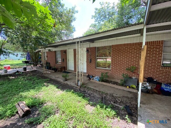 Primary Photo - 459 Lindsey St