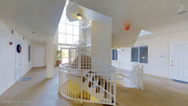 Building Photo - 601 N Miramar Ave