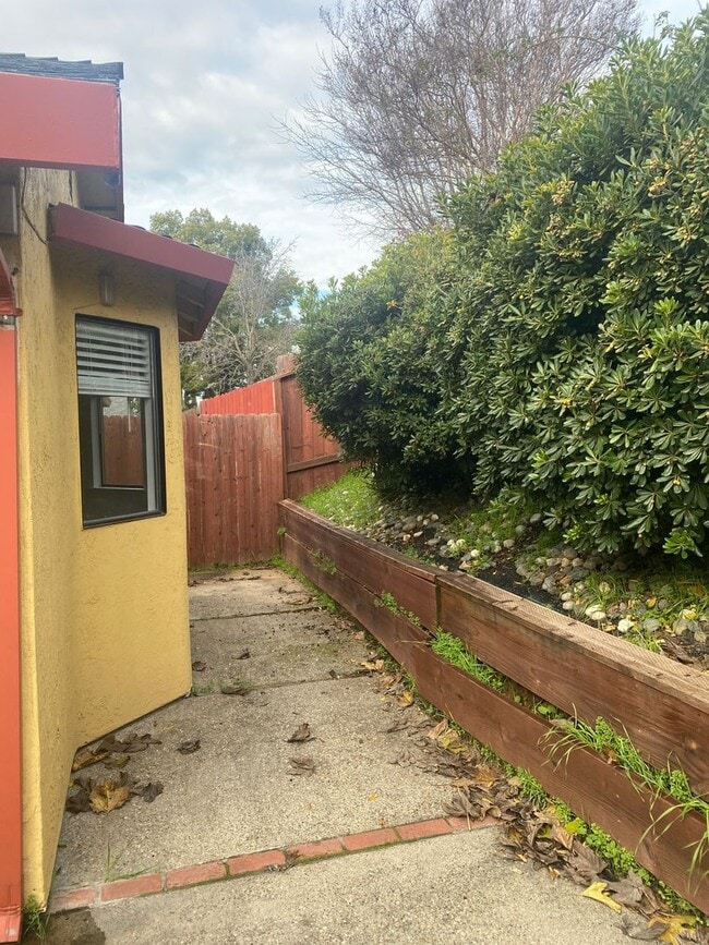 Building Photo - 1330 Puebla Way