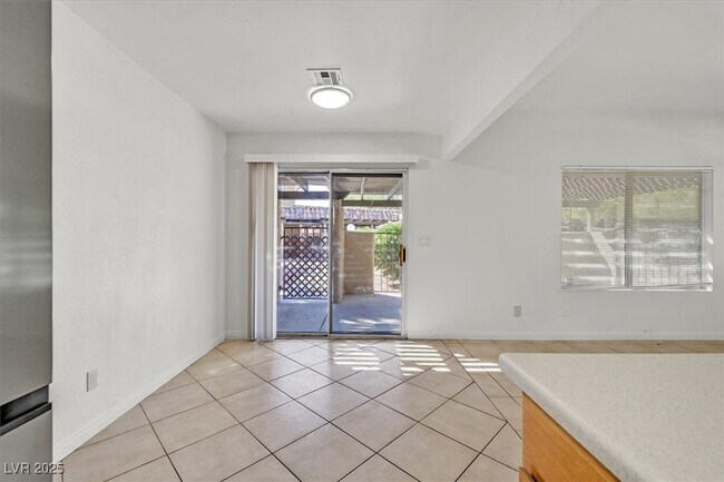 Building Photo - 1802 Plum Ct