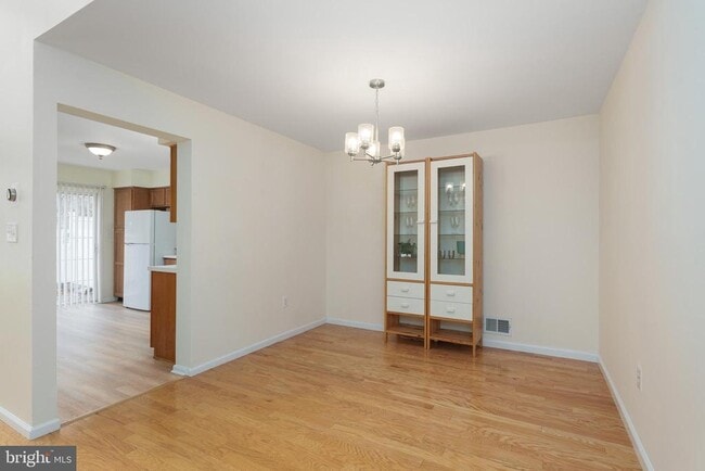 Building Photo - 610 Bollen Ct