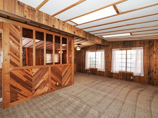 Building Photo - 785 N 500 W
