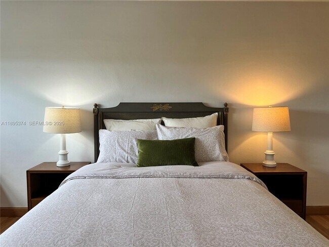 Building Photo - 555 Crandon Blvd