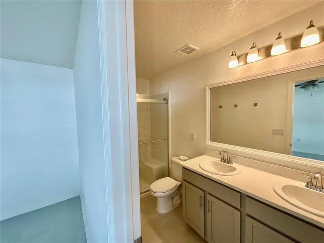 Building Photo - 270 Hyacinth Ct