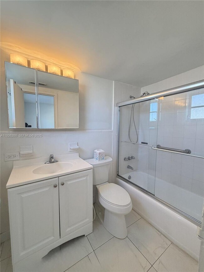 Building Photo - 9700 E Bay Harbor Dr