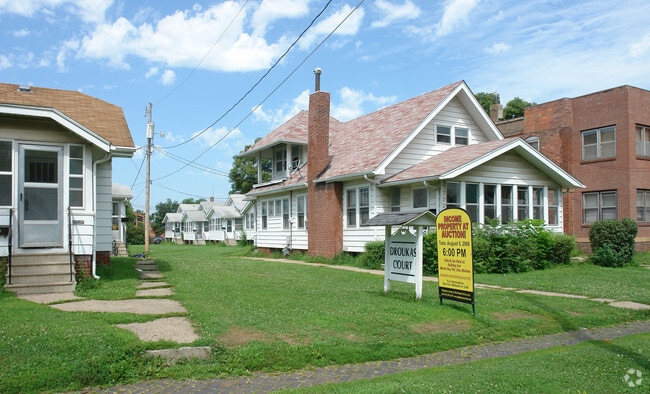 Primary Photo - Droukas Court