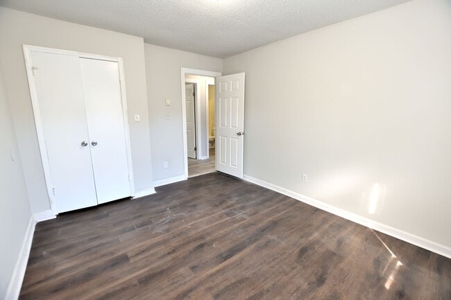 Building Photo - 1607 Charter Dr