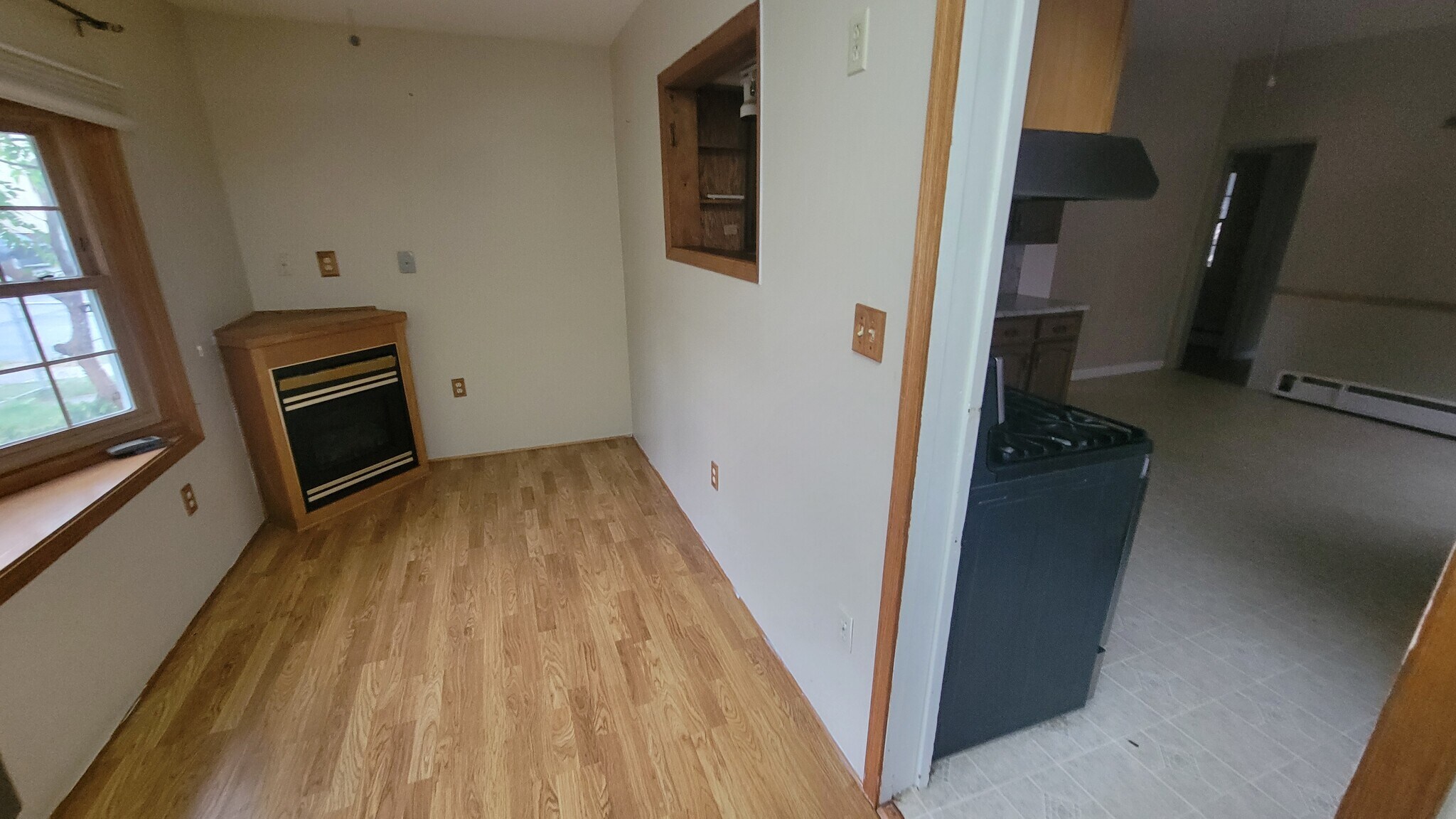 Office in the front off the kitchen - 931 24th St