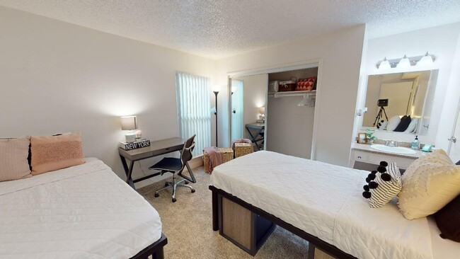 Bedroom - Cambridge House Apartments