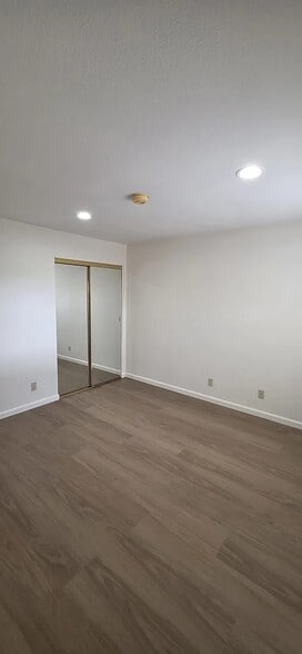 Building Photo - 2345 Pinard St