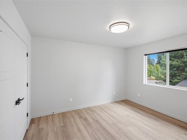 Building Photo - 1392 Overlook Ave NW
