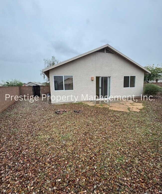 Building Photo - Charming West 2 Bedroom/ 2 Bathroom with a Den is  Waiting For You To Call Home!!