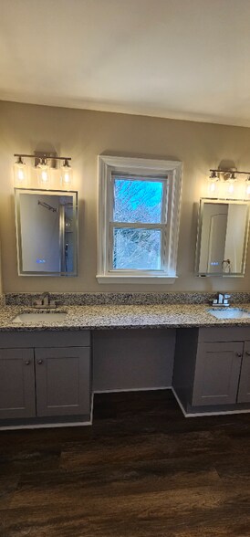 Building Photo - 1010 Lewisville Clemmons Rd