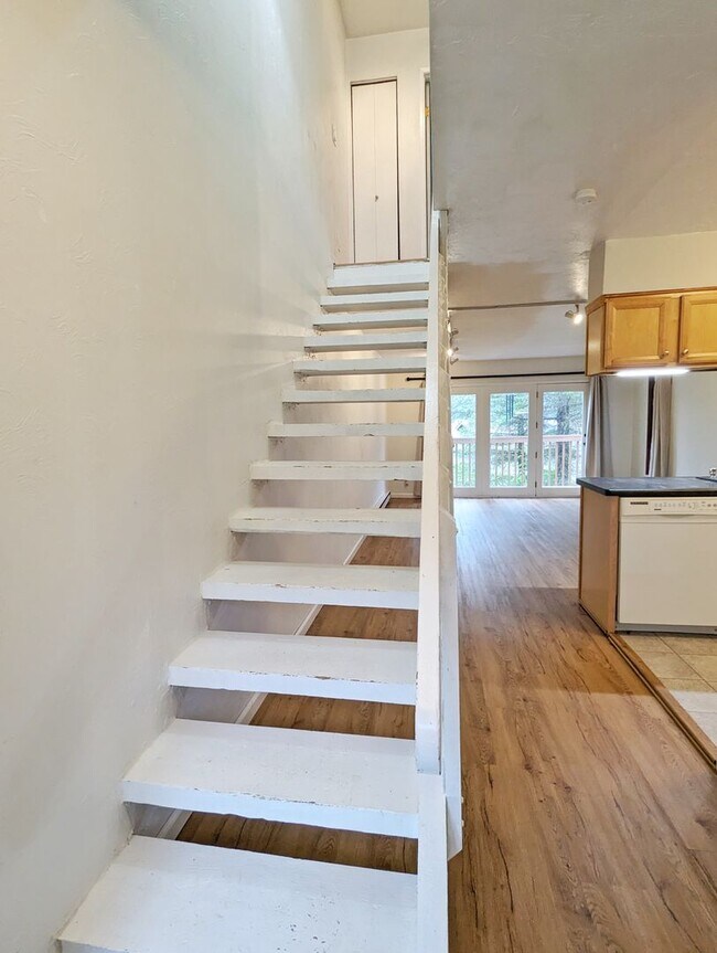 Building Photo - 2BD/1.5BA Twnhse Style Forestedge Condo on...