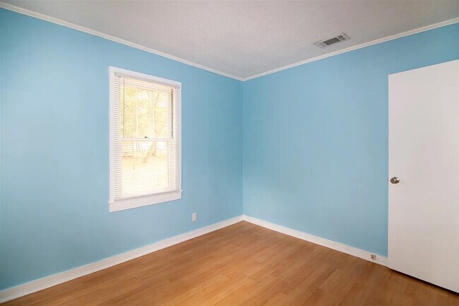 Building Photo - 5016 Saray Way