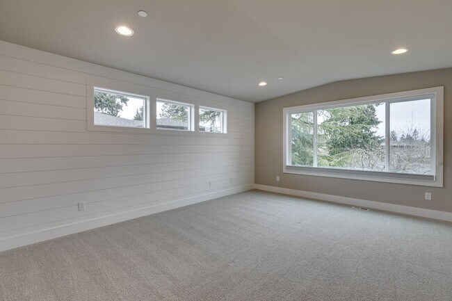 Building Photo - 10284 133rd Ct NE