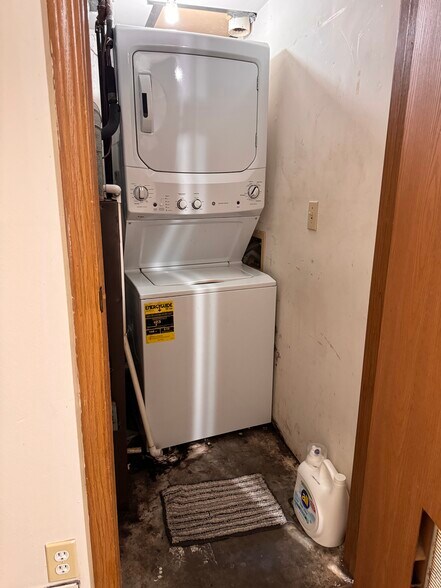 Building Photo - 700 N Adelaide St