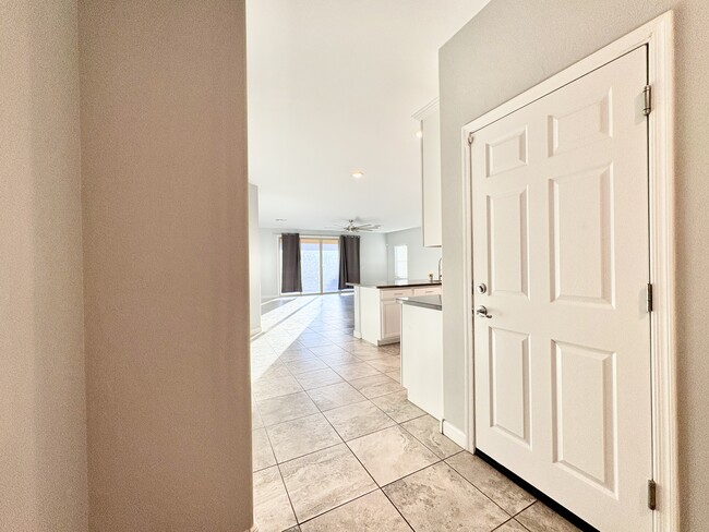 Building Photo - 9383 W Desert Bighorn Trail