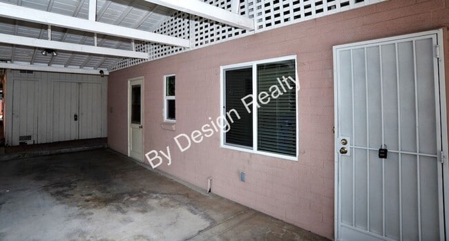 Building Photo - Hedrick Acreage 2 Bed 1 Bath Mid Century Bungalow with Modern Remodel