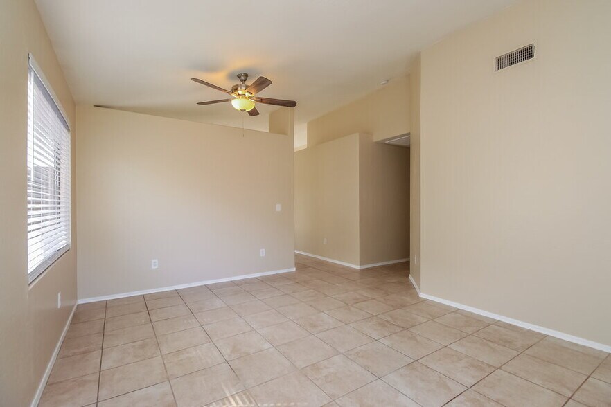 Building Photo - 495 W Scott Ave