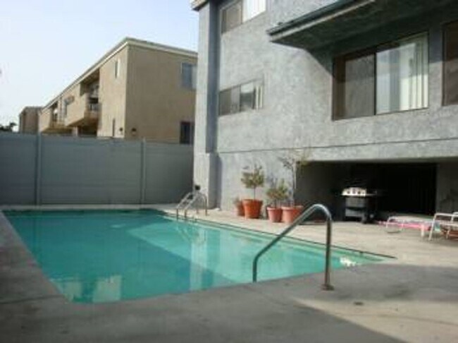 Building Photo - 15000 Burbank Blvd