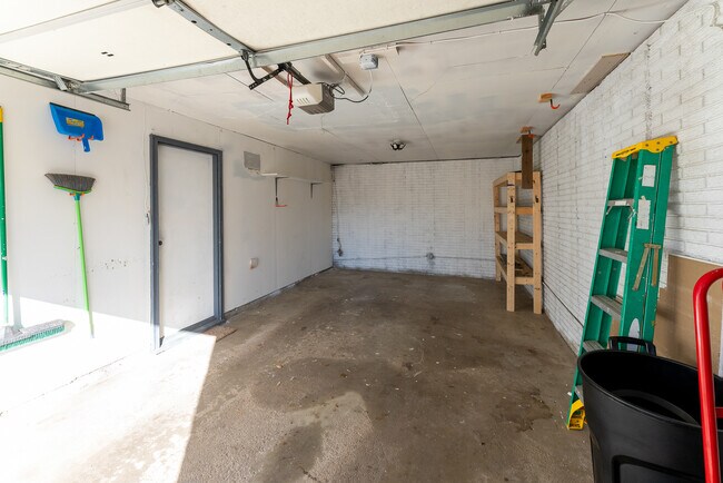 Garage - 4012 E 24th St