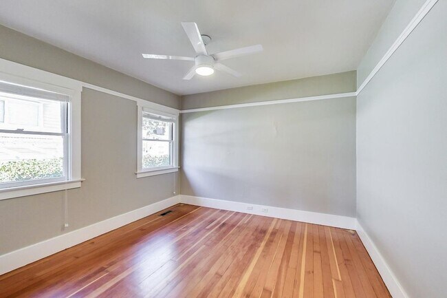 Building Photo - 2 Bedroom, 1 Bath + Office - Downtown Palo...