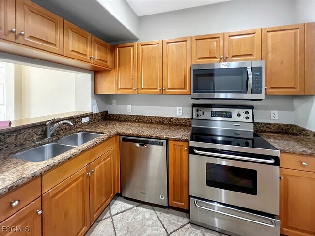 Building Photo - 13110 Bella Casa Cir