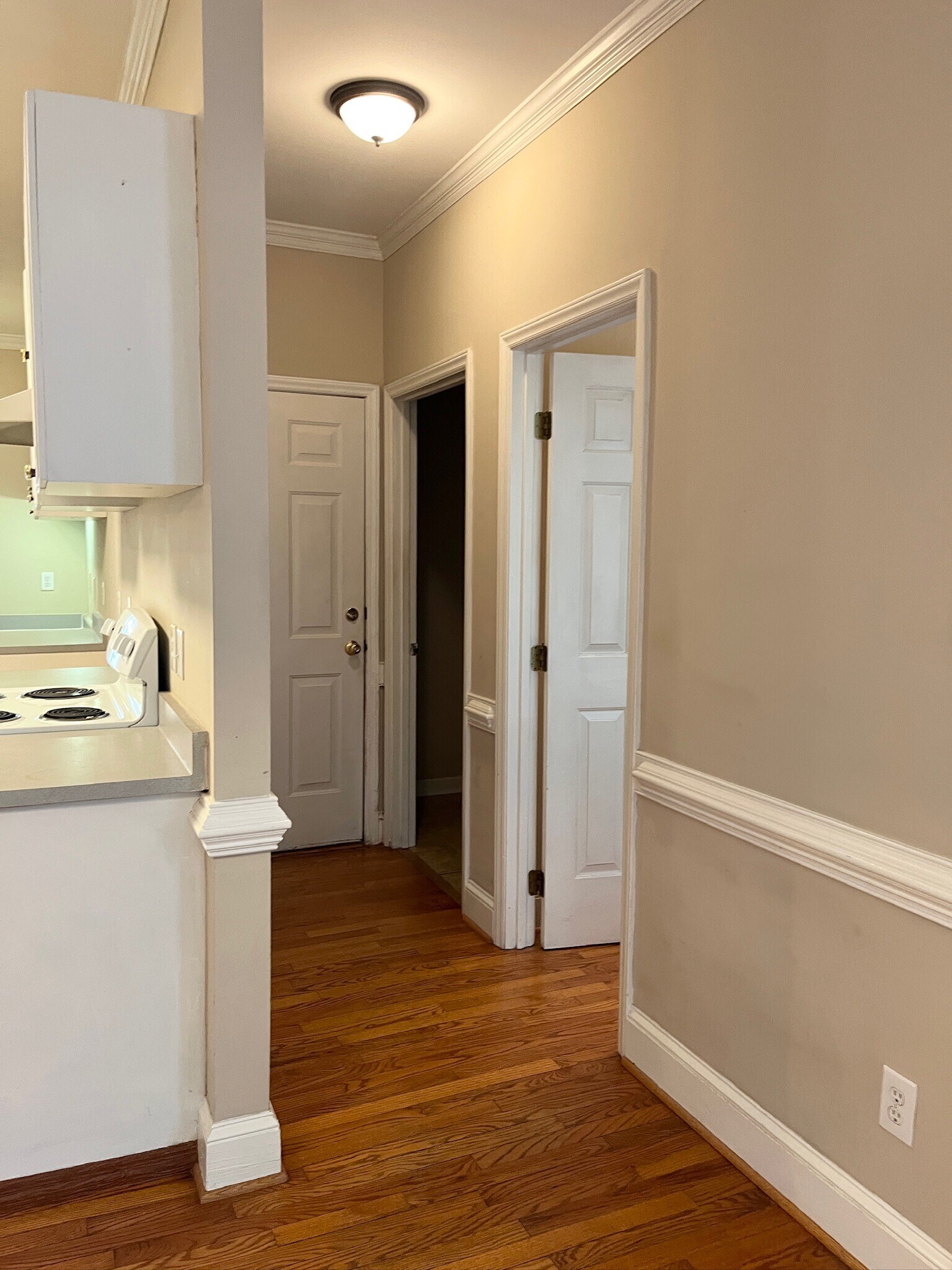 back hallway/laundry/powder room - 8601 Abbotsbury Ct