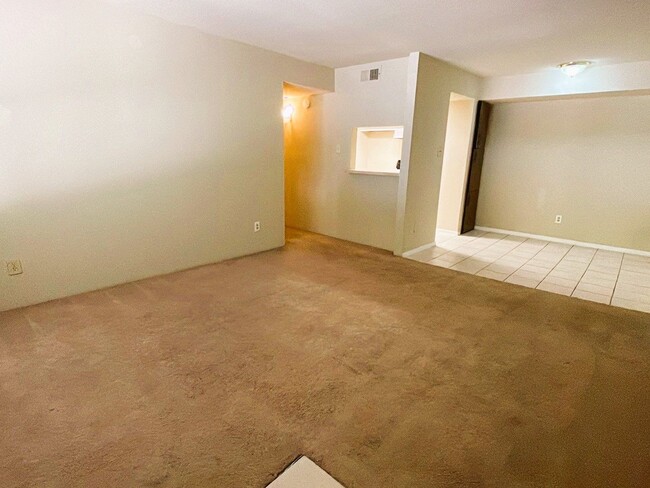 Building Photo - 7200 Clarewood Dr