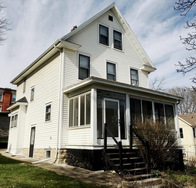 Building Photo - 705 W 3rd St