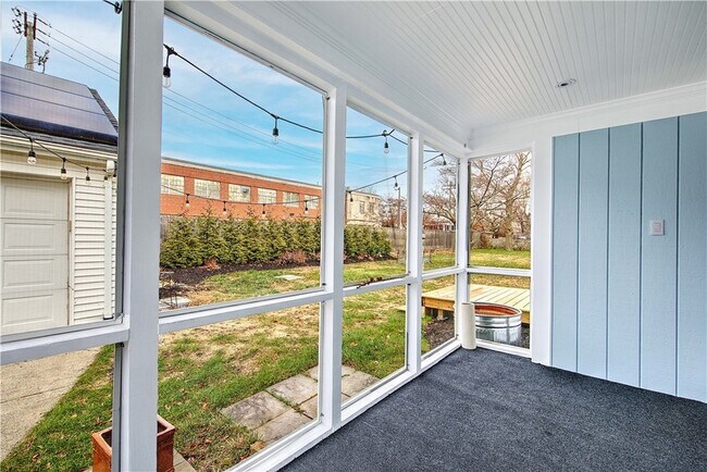 Building Photo - 11 Elmcroft Ave