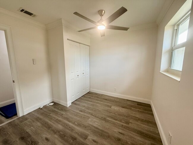 Building Photo - 442 SW 14th Ct