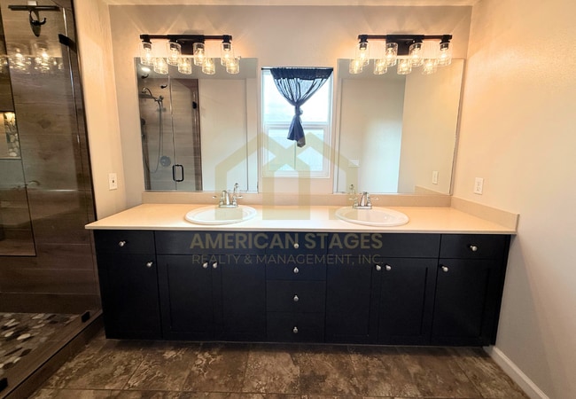 Building Photo - 2050 Green Ridge Cir