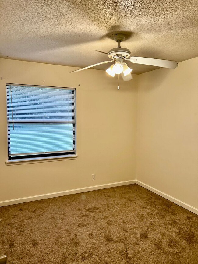 Building Photo - Charming 3-Bedroom, 2-Bathroom Home with Sunroom & Flex Room
