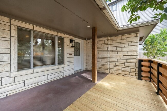 Building Photo - 1719 W 23rd St