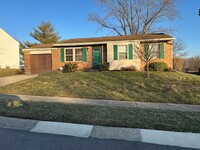 Building Photo - 3 Bedroom, 1 Bath Ranch Home w/Attached Ga...