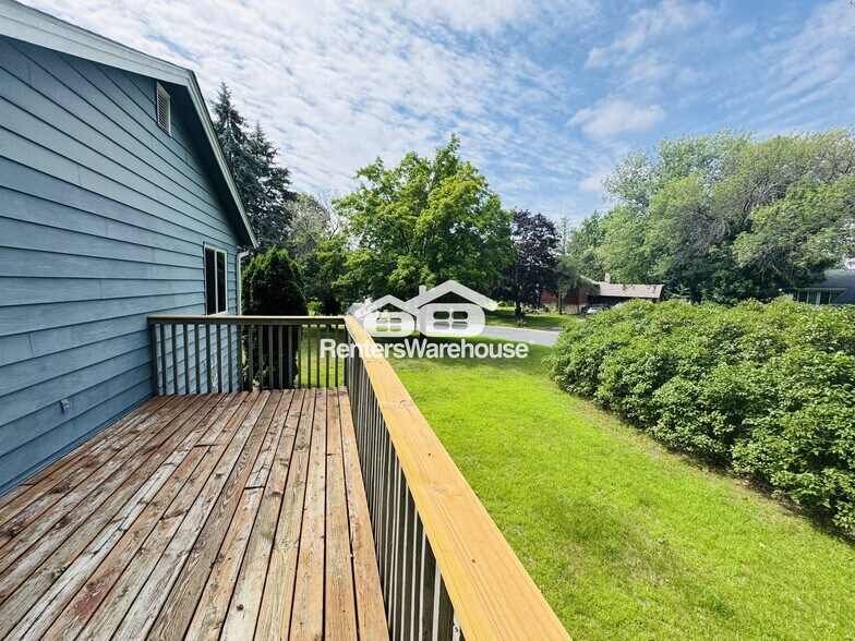 Building Photo - 905 97th Ln NE