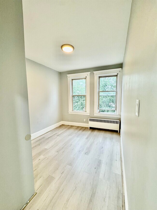 Building Photo - 593 Avenue A