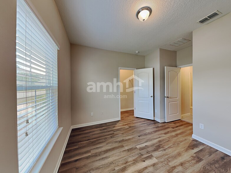 Building Photo - 16173 Alison Creek Dr
