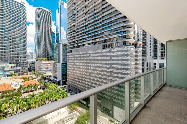 Building Photo - 1100S S Miami Ave