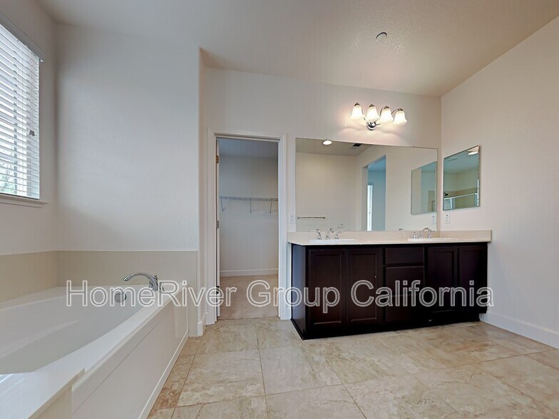 Building Photo - 843 Blossom Rock Ln