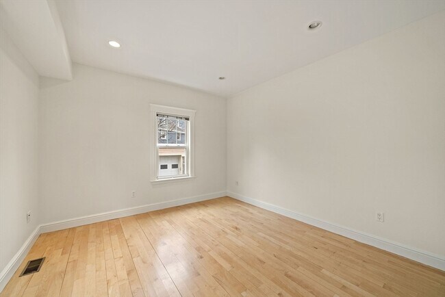 Building Photo - 2536 Massachusetts Ave