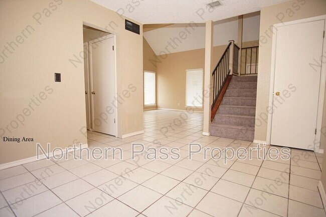 Building Photo - 637 Woodcrest Ln