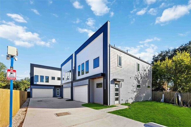 Building Photo - 7127 England St